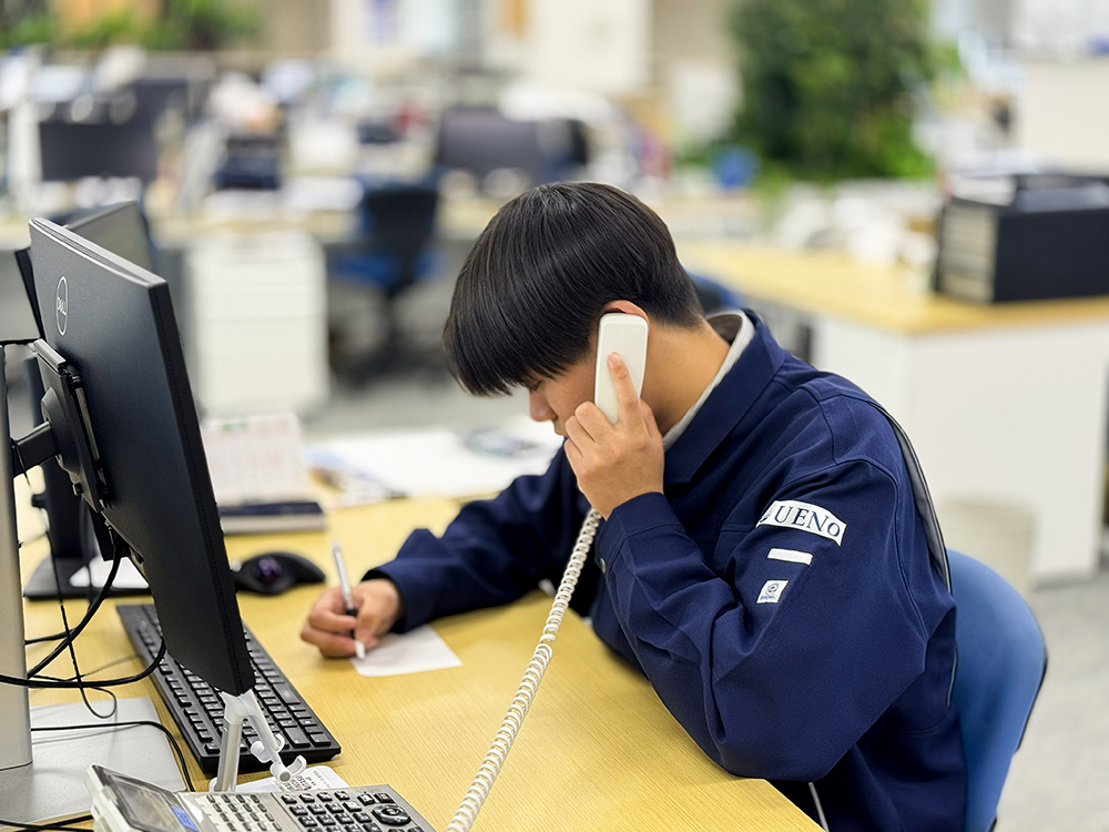本社営業部　係長